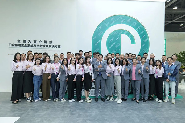 合和现场销售精英团队大合照